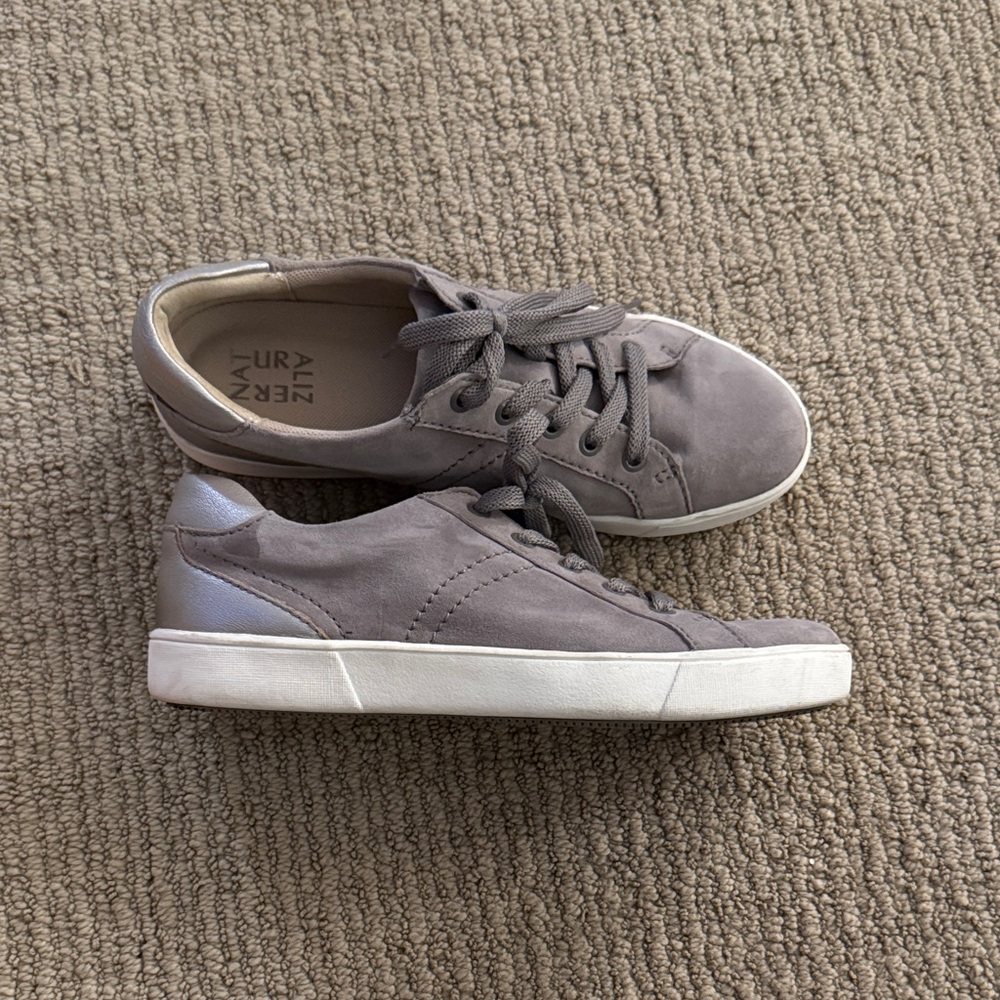 Naturalizer Gray Low-Top Sneakers with Silver Heel detail